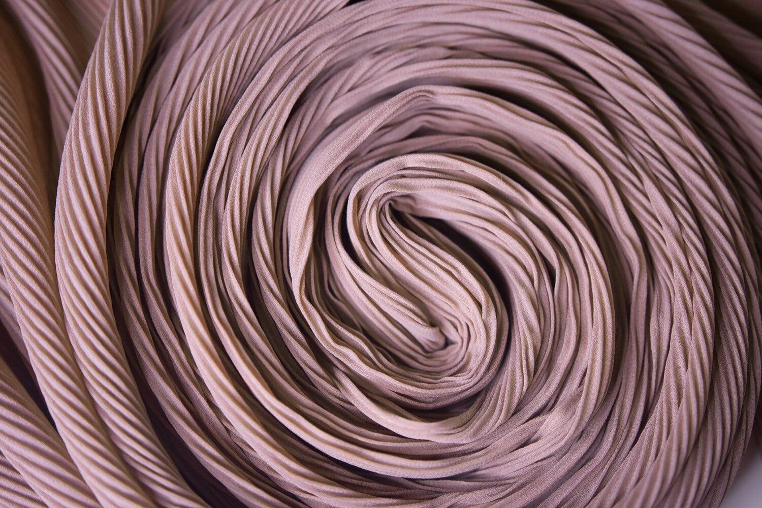 NUDE | SZYFONOWA CHUSTA PLISOWANA